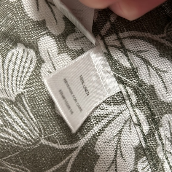 100% Linen Garnet Hill button down - Picture 4 of 4